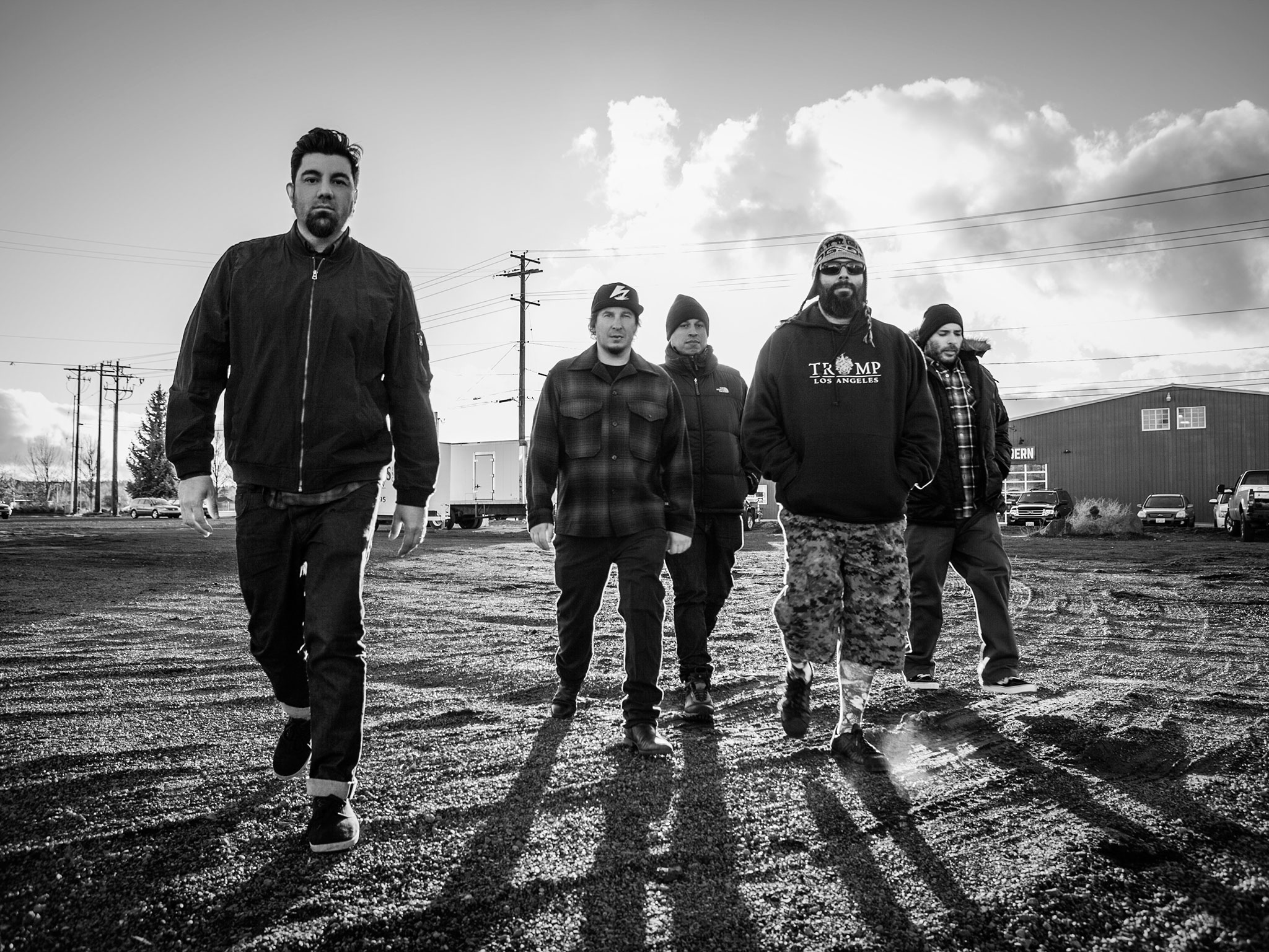 Tur Deftones Batal, Gara-gara Vokalis Patah Kaki