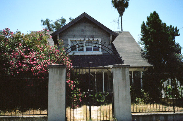 Rumah 'Horor' Glenn Danzig Dijual